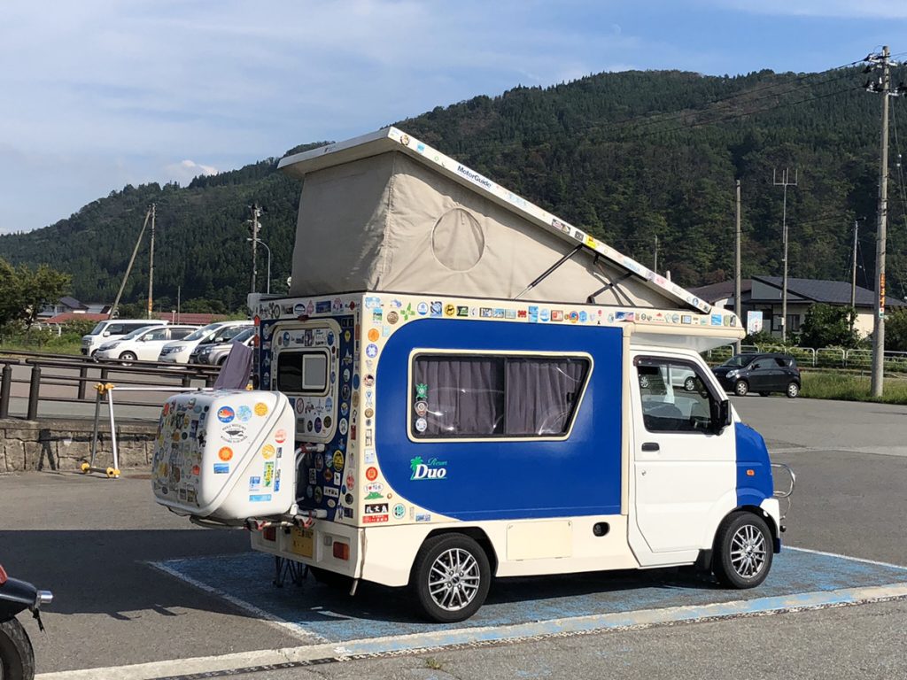 東北自動車道　キャンピングカー