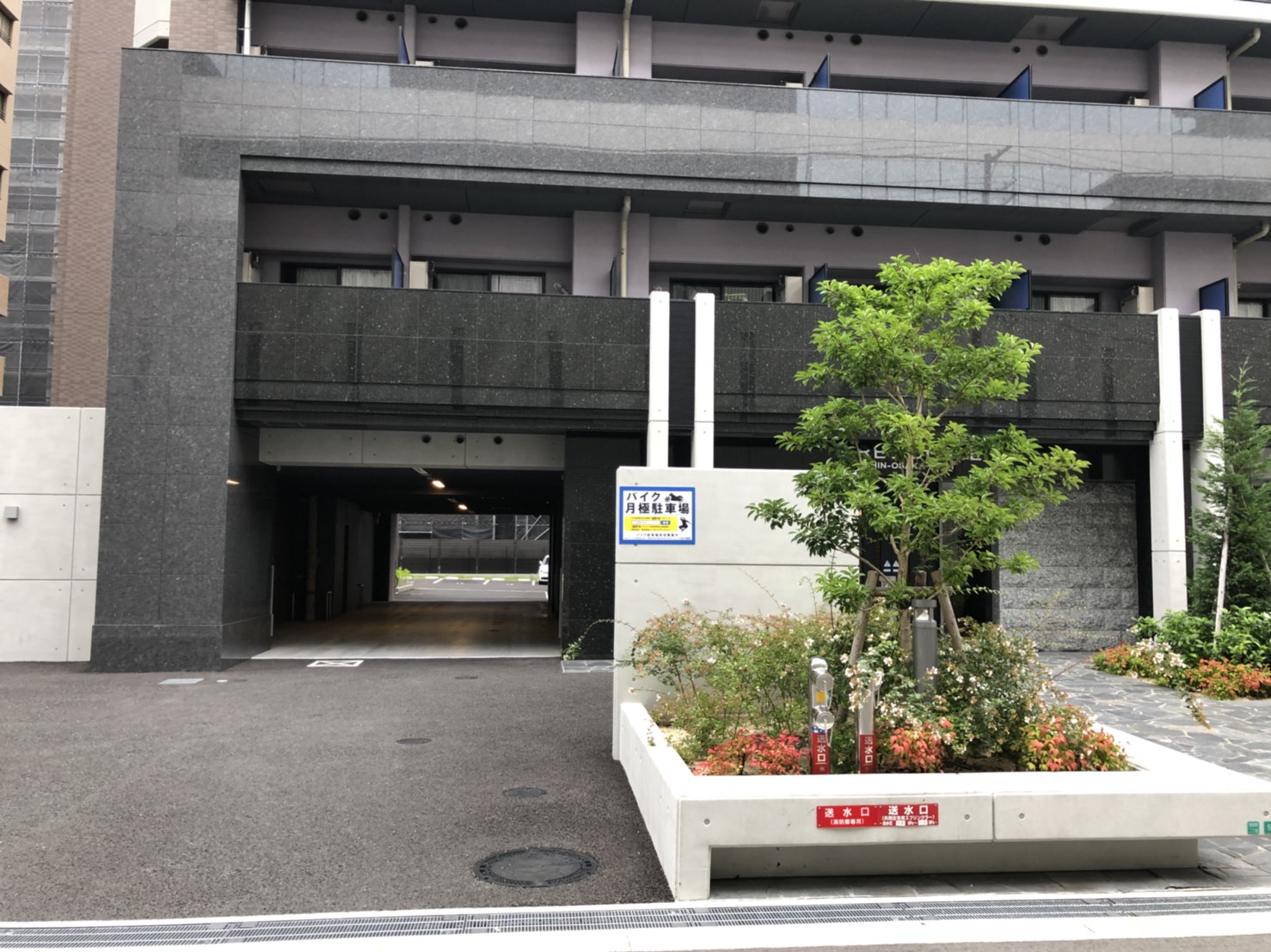 月極駐車場　Ｓ－ＲＥＳＩＤＥＮＣＥ新大阪ＷＥＳＴの写真1