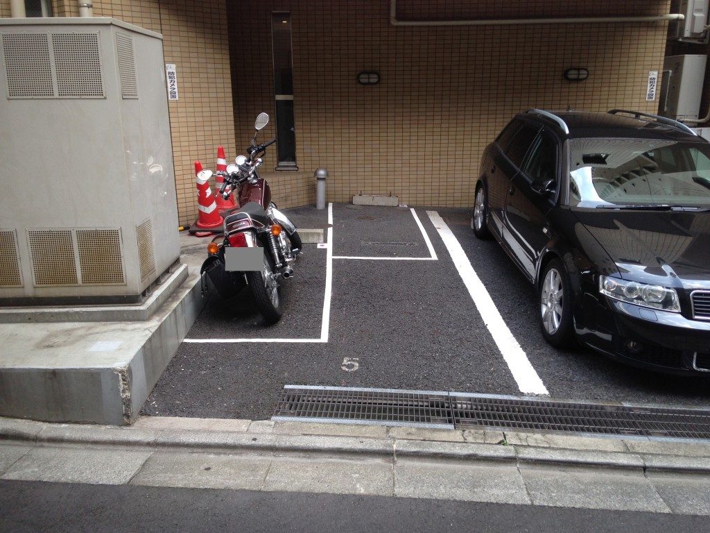 月極駐車場 ドゥーエ西麻布の写真1