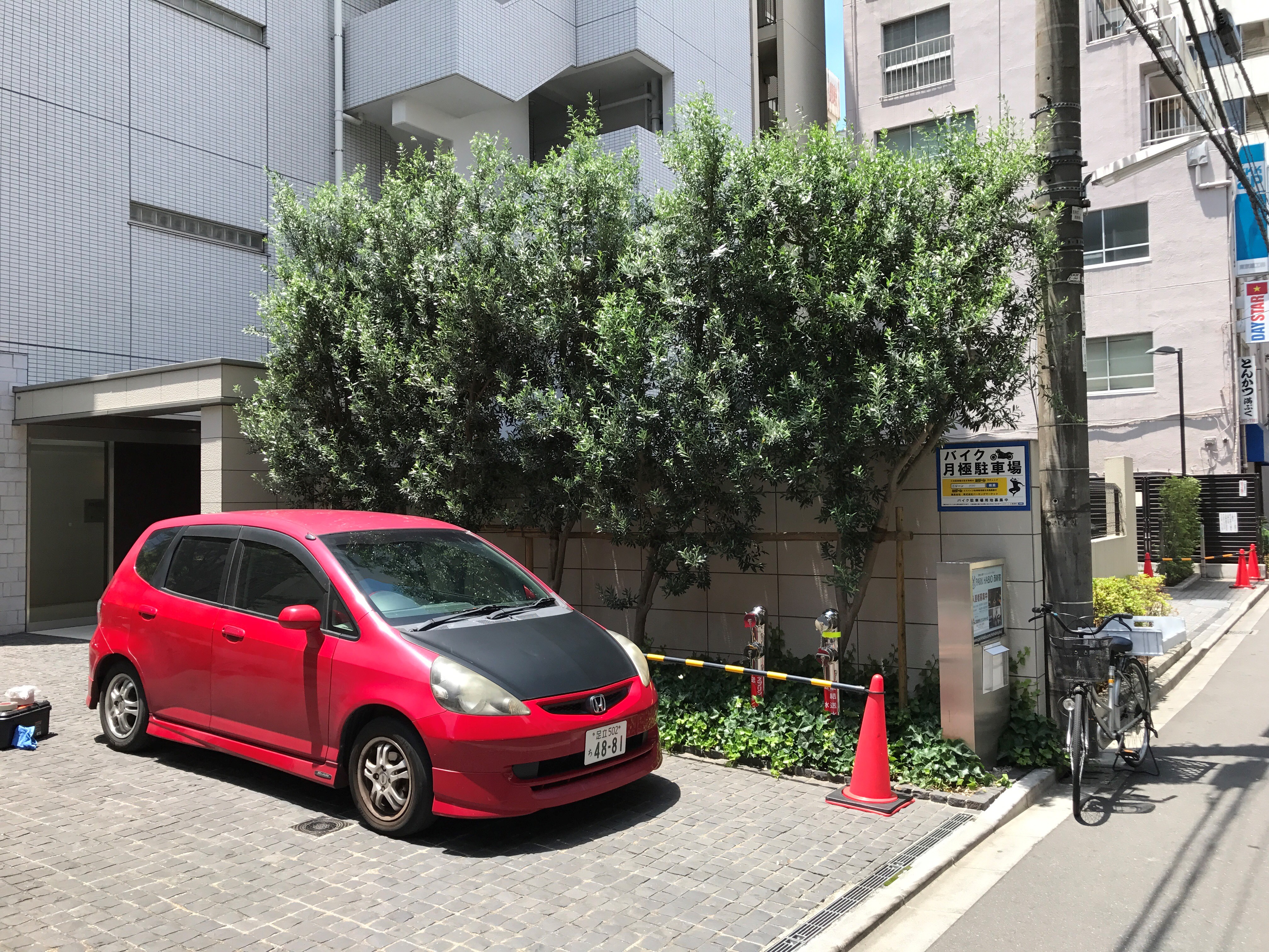 月極駐車場 パークハビオ西新宿の写真1