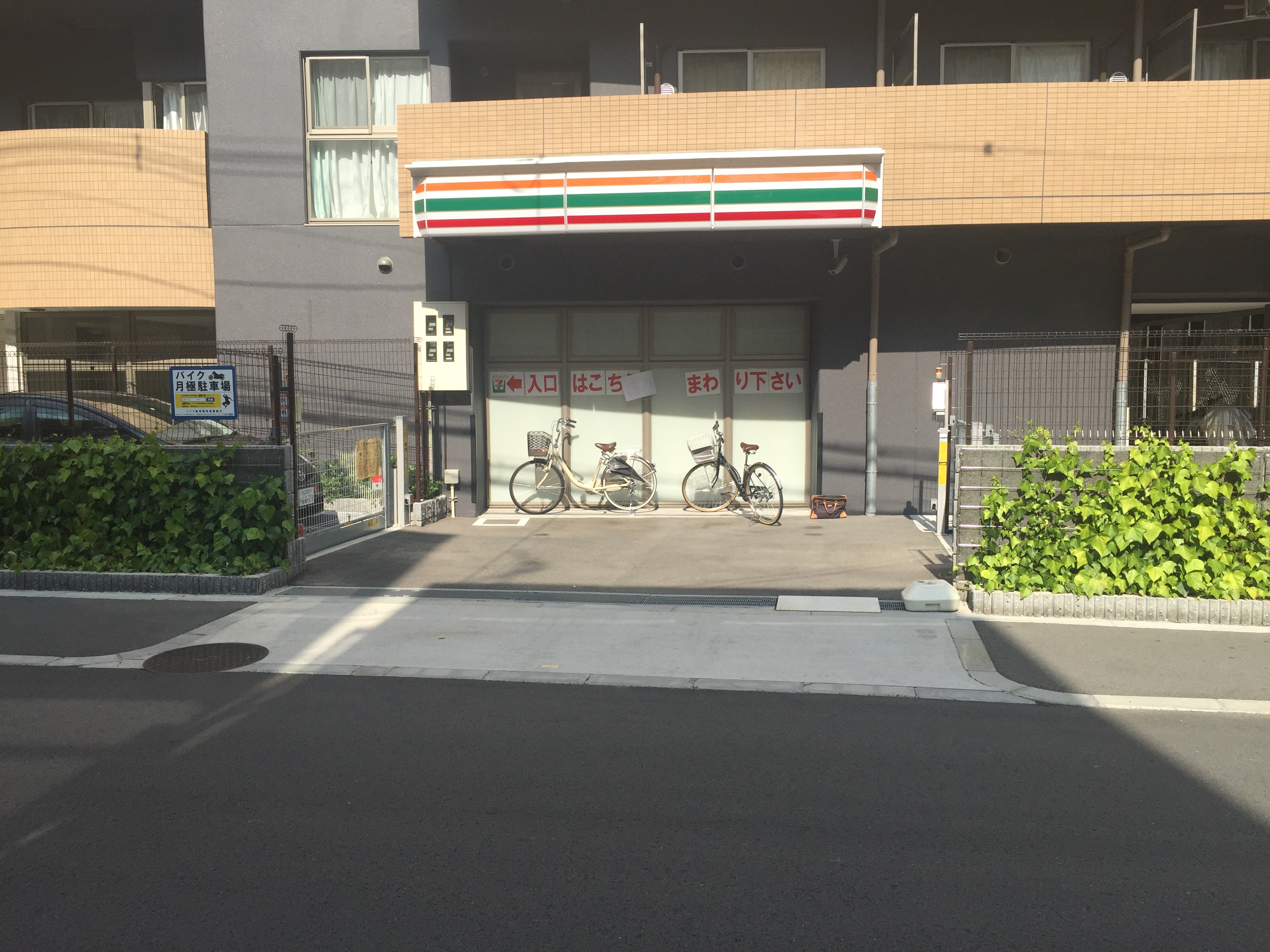 月極駐車場 セレニテ本町グランデの写真1