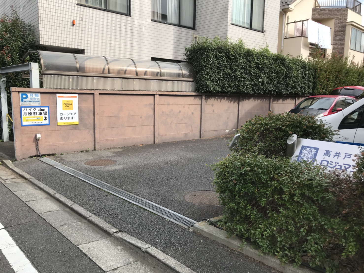 月極駐車場 高井戸ロジュマンの写真1