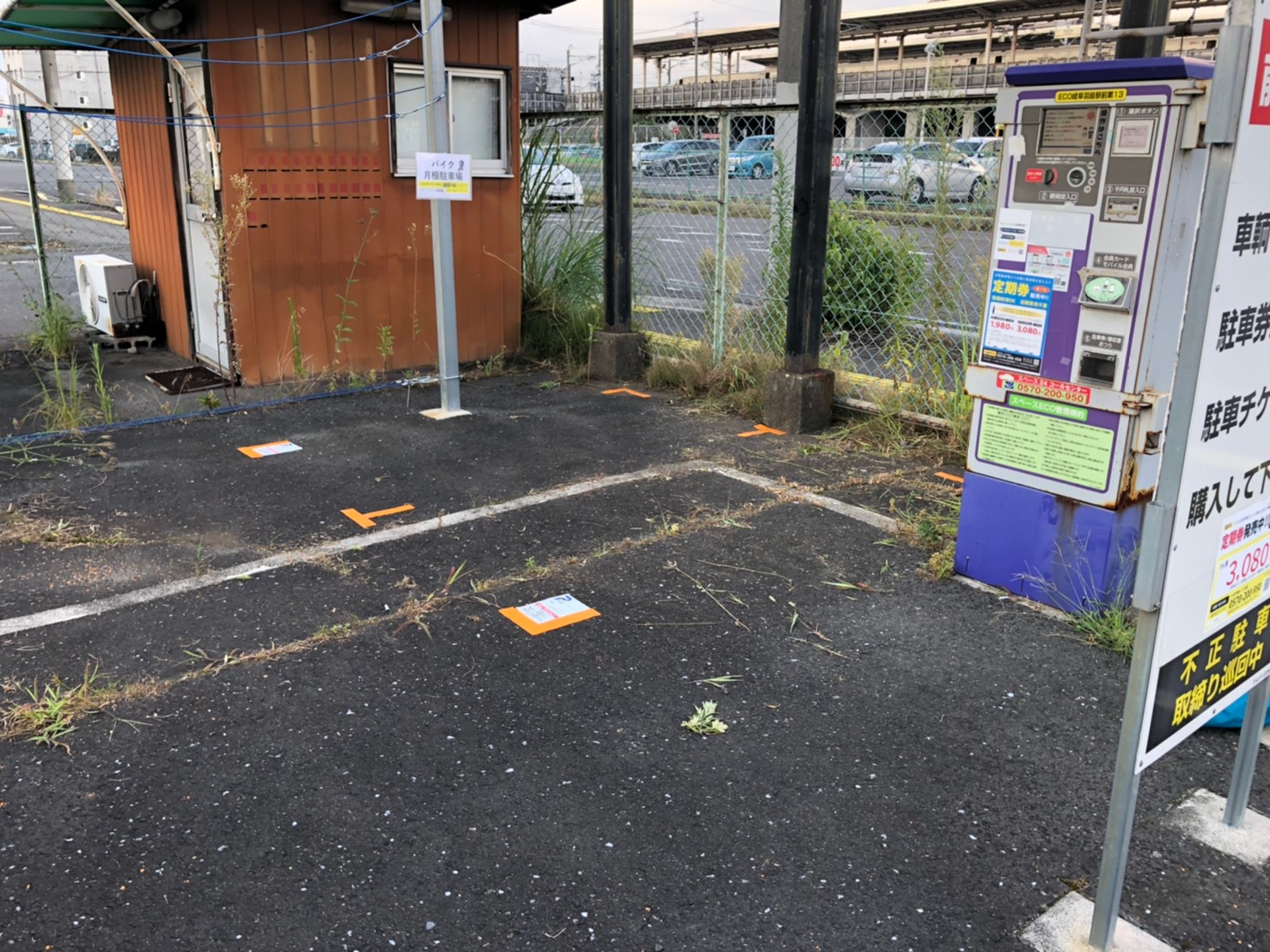 岐阜羽島駅バイク駐車場車室外観