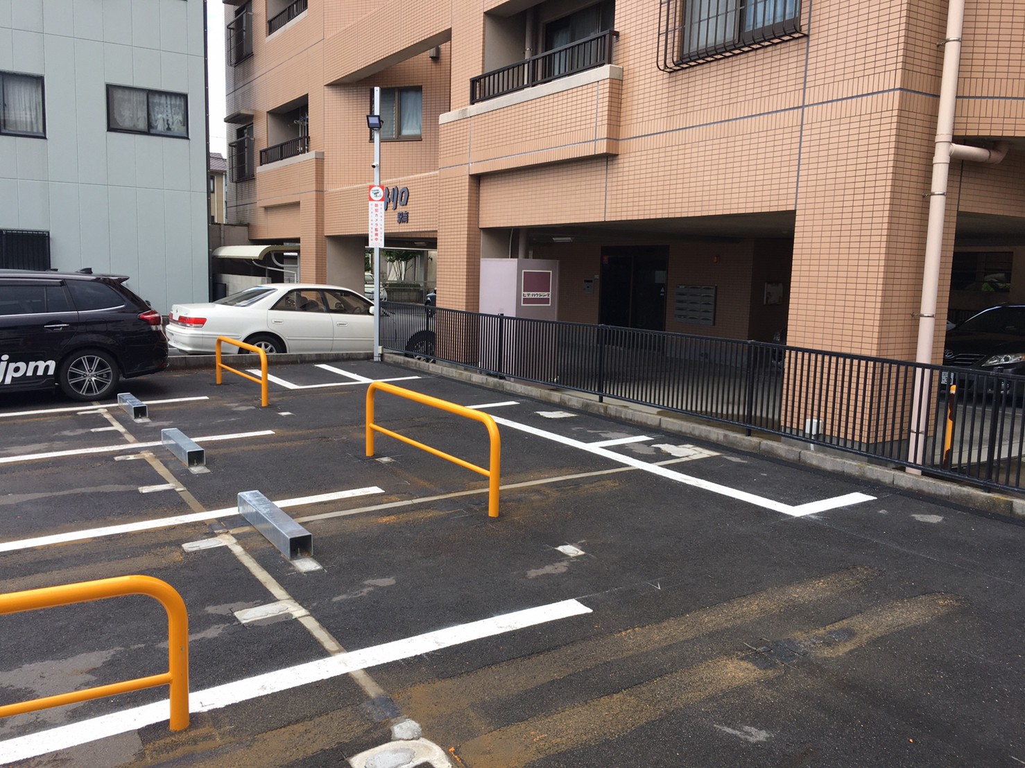 蒲郡駅前バイク月極駐車場外観